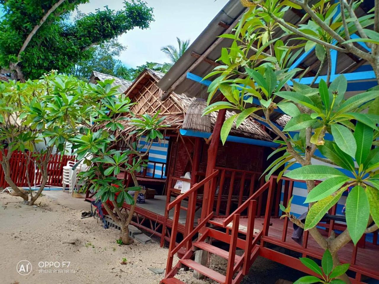 Hotel On The Beach Ko Lanta Exterior foto