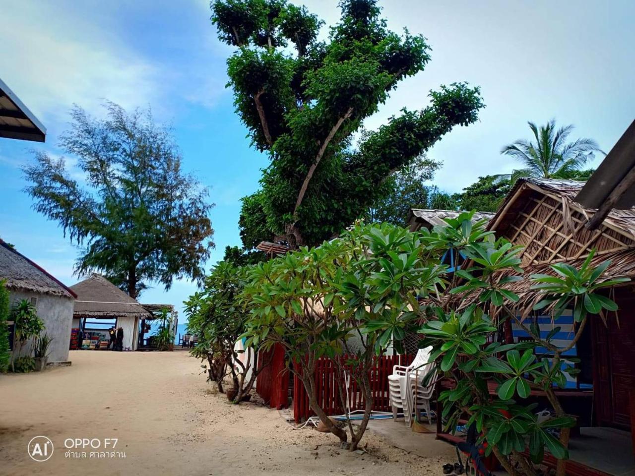 Hotel On The Beach Ko Lanta Exterior foto